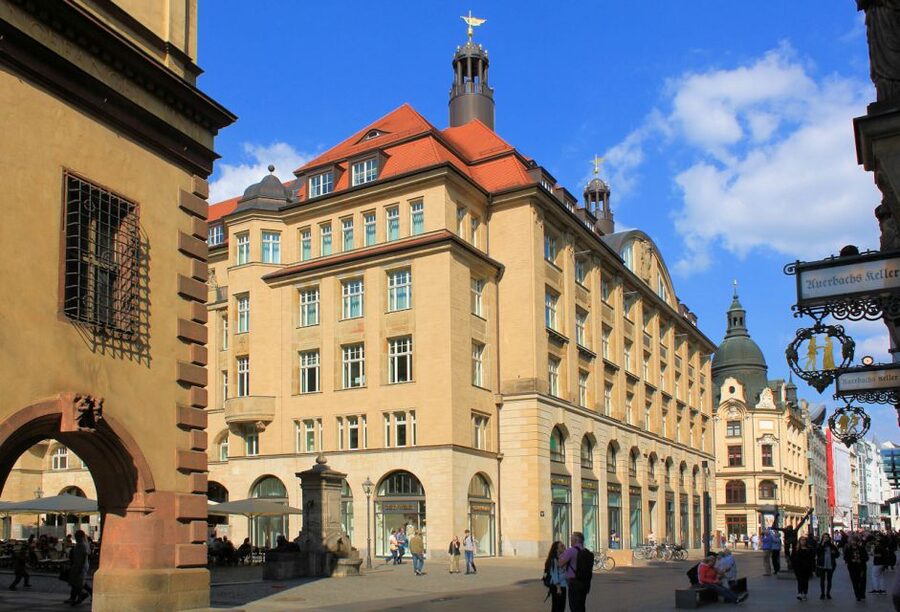1.5 hour walking tour through beautiful Leipzig - Meeting at the New Bach Monument in Thomaskirchhof