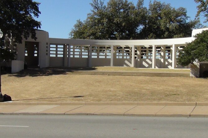 1-Hour JFK Assassination Walking Tour - Passing the Texas School Book Depository museum: what you should look for