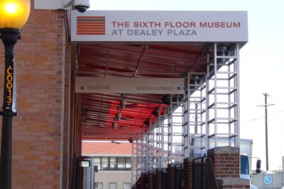 1-Hour JFK Assassination Walking Tour - Dealey Plaza Historic District: seeing the Grassy Knoll and the X