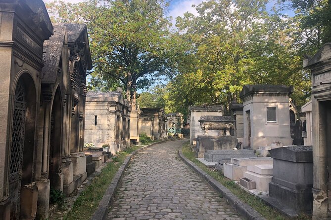 2.5 Hour Walking Tour of Père Lachaise Cemetery from Paris - Père Lachaise With Max: why a guided walk beats wandering