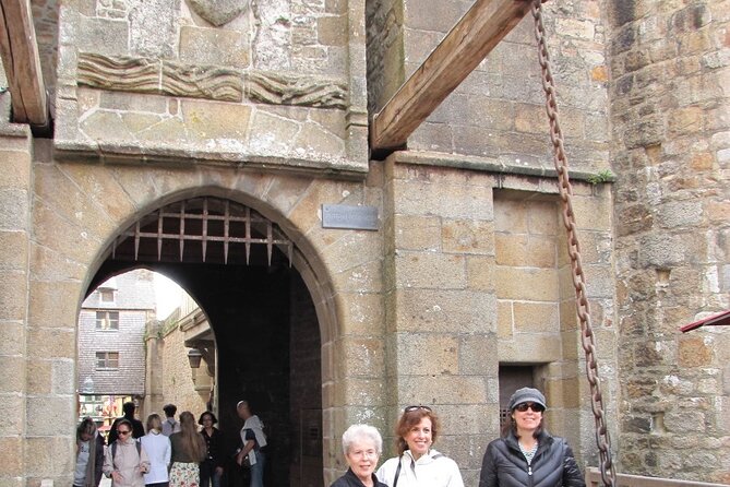 2-Hour Guided Walking tour of the Mont Saint Michel - English Tour Details: How It Can Become a Two-Language Day