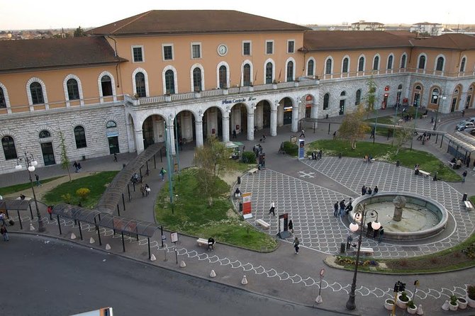 2-Hour Small-Group Walking Tour of Pisa Off The Beaten Path - Ponte di Mezzo and the Arno: views plus architecture notes