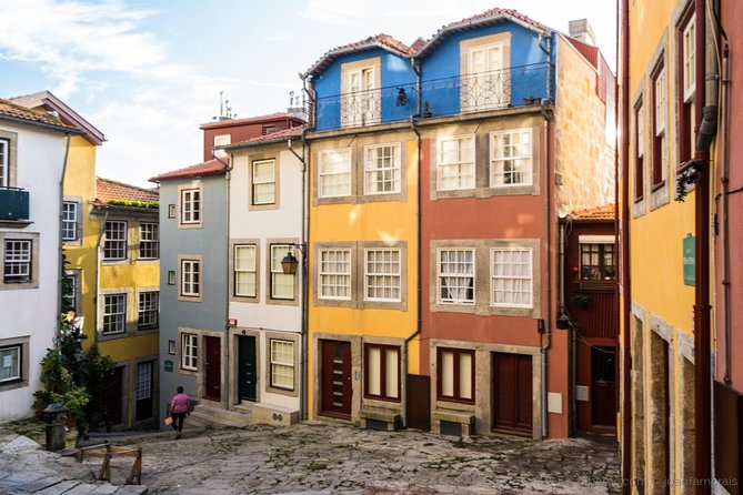 3-Hour Porto Jewish Heritage Walking Tour with Local Guide - Praca da Ribeira: where the old Jewish quarter makes sense