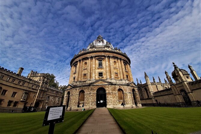 90 Minute Classic Walking Tour of Oxford - Christopher Wren’s 1669 architecture, plus Oxford’s museum milestone