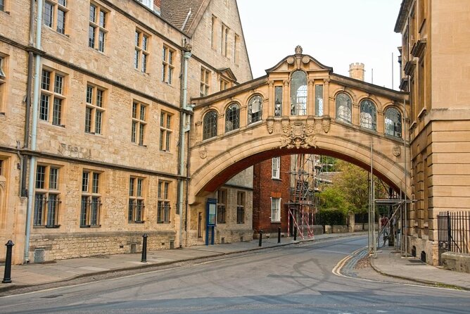 90 Minute Classic Walking Tour of Oxford - Bodleian Library and the Scholastic Quadrangle: Oxford’s brain, right up front