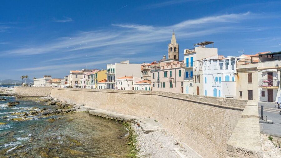 Alghero: Historic Center Walking Tour with A Local Guide - The right length: 1.5 hours that actually works