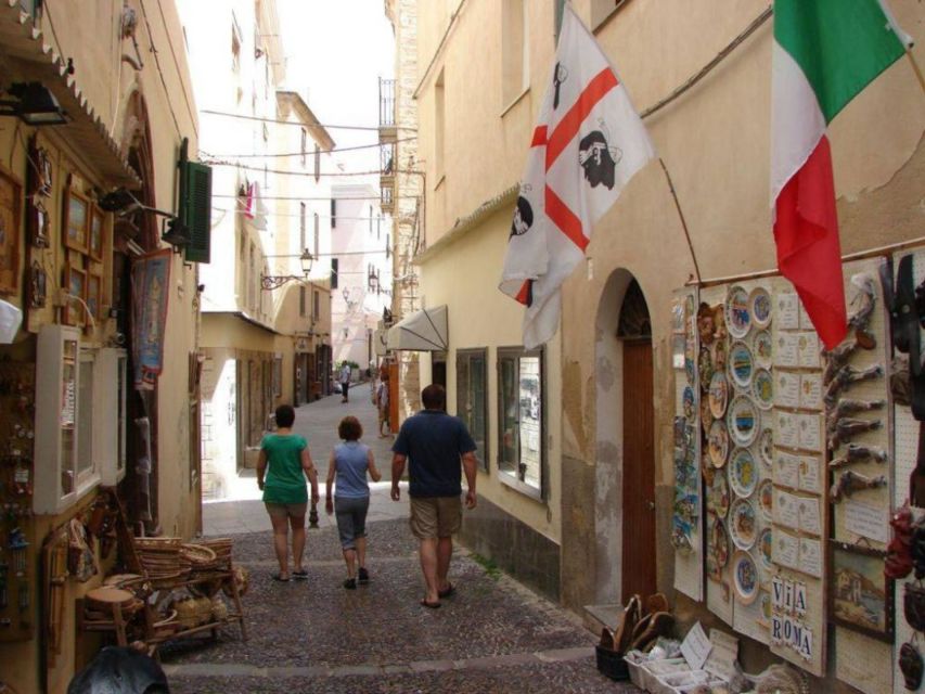 Alghero: Historic Center Walking Tour with A Local Guide - Porta Terra and the gates: why the old walls matter