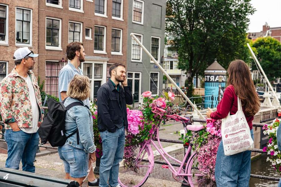 Amsterdam: Anne Frank Guided Walking Tour in DE/EN/IT/ES - Huis de Pinto and the Rembrandt House stop: why names stick