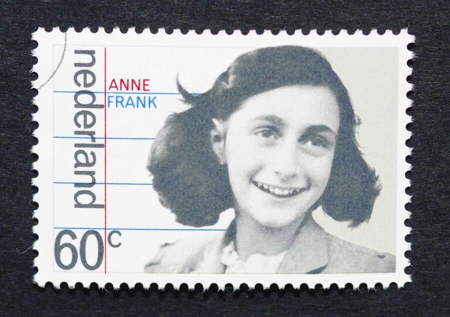 Amsterdam Anne Frank: Small-Group Walking Tour & Local Guide - National Holocaust Names Monument and the Auschwitz Monument: memorials with a purpose