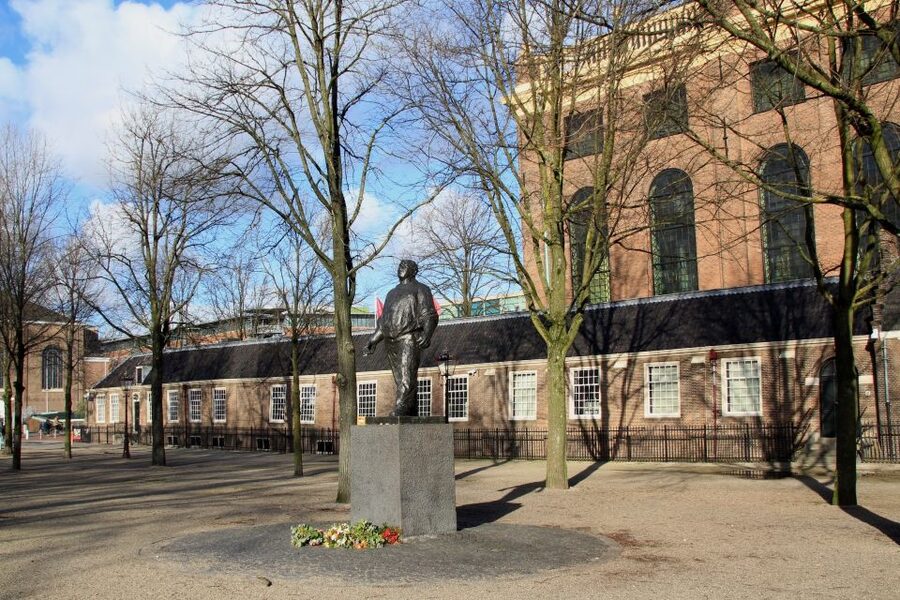 Amsterdam: Anne Frank Walking Tour - The Guides: Storytelling Style Is a Big Part of the Value