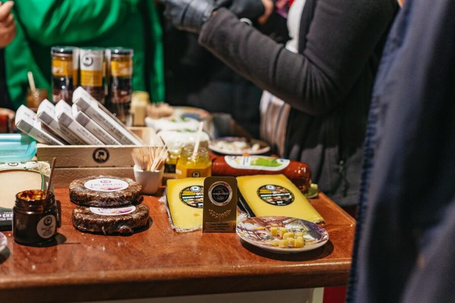 Amsterdam: Food and Culture Walking Tour with Tastings - Where the tour starts: Vijzelstraat + the Flower Market vibe