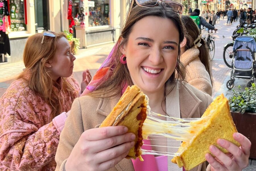 Amsterdam: Food and Culture Walking Tour with Tastings - Begijnhof and the Royal Palace zone: when landmarks teach food context