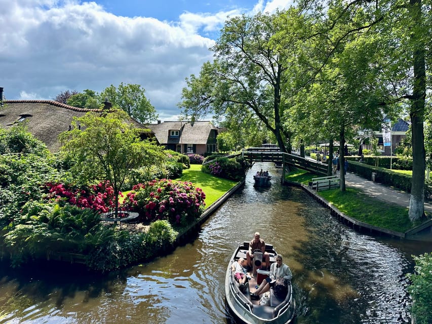 Amsterdam: Giethoorn Tour Scenic Cruise, Cheese & Free Time - Wooden Bridges, Thatched Cottages, and a Day That Actually Feels Relaxed