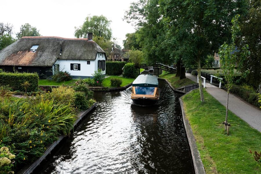 Amsterdam: Giethoorn Tour Scenic Cruise, Cheese & Free Time - Lunch and Dining: De Rietstulp Discounts Without the Full Cost