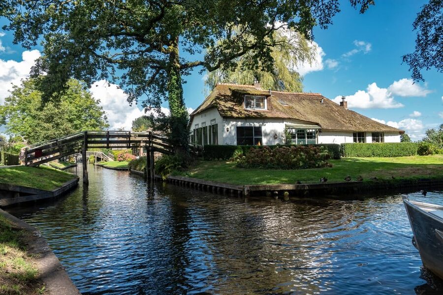 Amsterdam: Giethoorn Tour Scenic Cruise, Cheese & Free Time - Value Check: Is $75 Worth It for an 8-Hour Amsterdam Day?