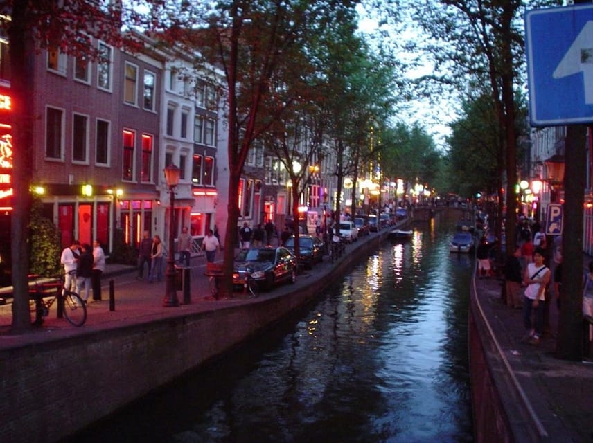 Amsterdam: Haunted History and Ghost Walking Tour - Begijnhof and the Silent Nun: Quiet Courtyard, Loud Consequences