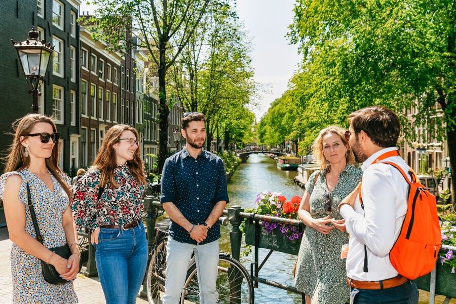 Amsterdam: Historical Highlights Walking Tour with Tasting - Dam Square to the Canals: The Smart 2-Hour Route That Gets You Oriented