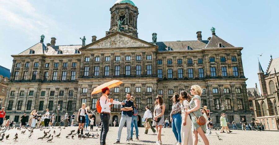 Amsterdam: Historical Highlights Walking Tour with Tasting - Bridges, Locks, and Squares: The Little Details That Make Amsterdam Feel Real
