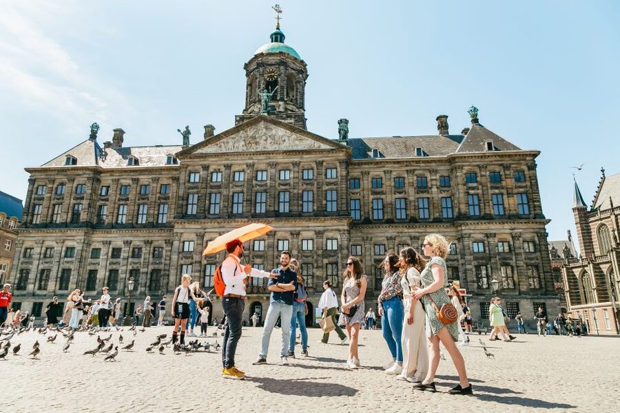 Amsterdam: Historical Highlights Walking Tour with Tasting - Begijnhof and the Mint Tower: Quiet Corners with Big Meaning