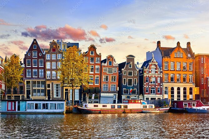 Amsterdam History Walking Tour - From New Church to Dancing Houses: the route that gives you momentum