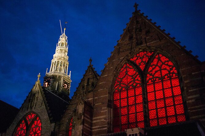 Amsterdam Red Light District Walking Tour in EN/DE/IT/ES - Oudezijds Voorburgwal: guide tips for exploring at your own pace