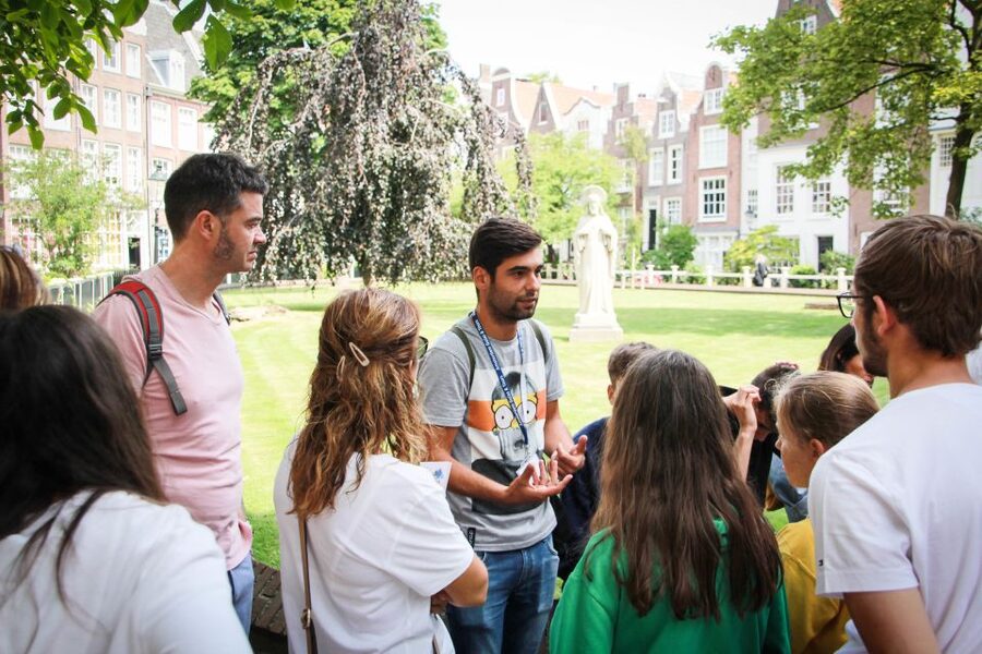 Amsterdam Small-Group Walking Tour - Nieuwe Kerk and the Royal Palace: photo stops with built-in context
