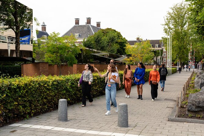 Anne Frank and Jewish Quarter Amsterdam Private Walking Tour - Finding your guide outside the Jewish Historical Museum