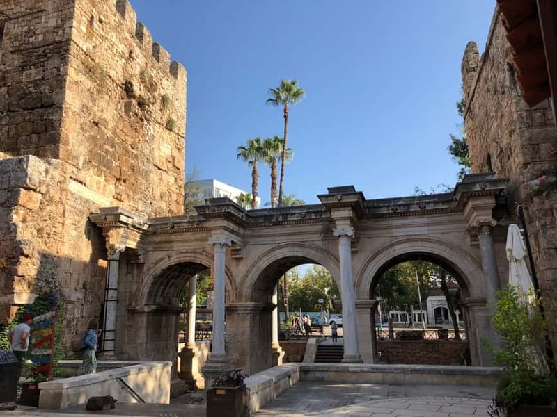 Antalya: Old Town Walking Tour with Dessert Tasting - Hadrian’s Gate and Ancient City Walls: the big landmarks