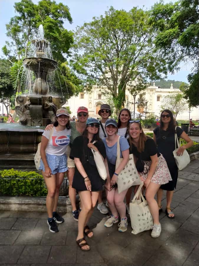 Antigua Guatemala: City Highlights Guided Walking Tour - Antigua in 150 minutes: a small-group way to get your bearings fast