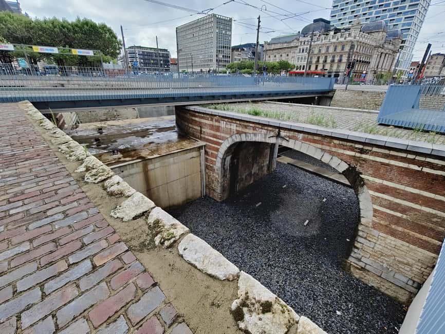 Antwerp: Historical Walking Tour in the Old City - Boerentoren, Groenplaats, and Vlaaikensgang: small stops with big atmosphere