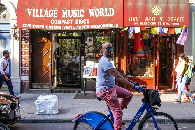 Artistic, Alternative Greenwich Village Walking Tour - Washington Square Park audio: the cemetery-under-the-park moment