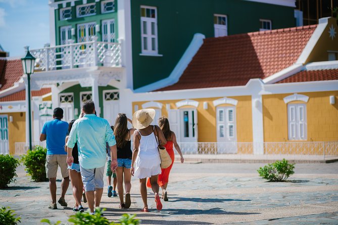 Aruba Downtown Historic and Cultural Walking Tour - Wilhelmina Park: statues, iguanas, and tiny detours