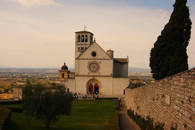 Assisi Private Walking Tour including St. Francis Basilica - Meeting in Piazza Santa Chiara and Ending by Lower S. Francesco