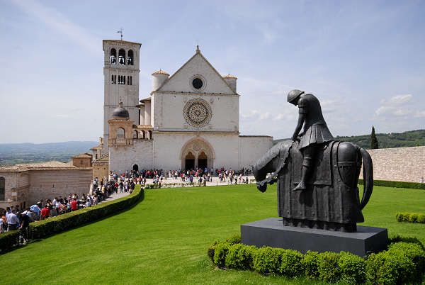 Assisi: Private Walking Tour with St. Francis Basilica - San Rufino and the small Francis sanctuaries you’ll actually remember