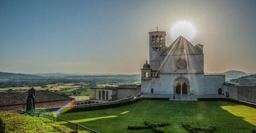 Assisi: Walking Tour with St. Francis Basilica Visit - Walking Assisi From Matteotti: Your Easy-But-Real Start