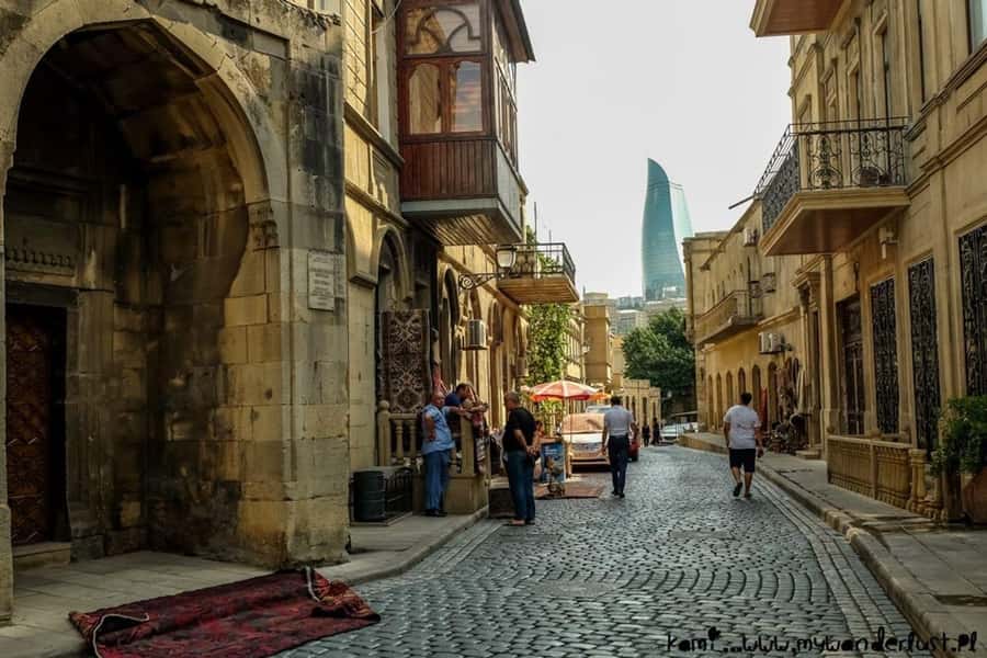 Baku: Stunning Walking Tour of Historical and Modern City - Carpet Museum + Mini-Venice: culture and fun in one last push