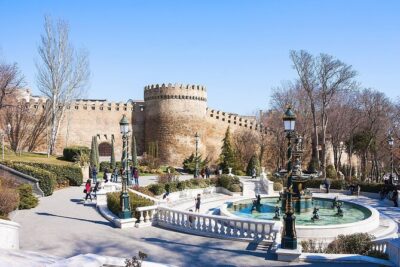 Baku Walking Tour (Old City) - Getting Oriented Inside the Walls: City Walls and the Shape of the Past