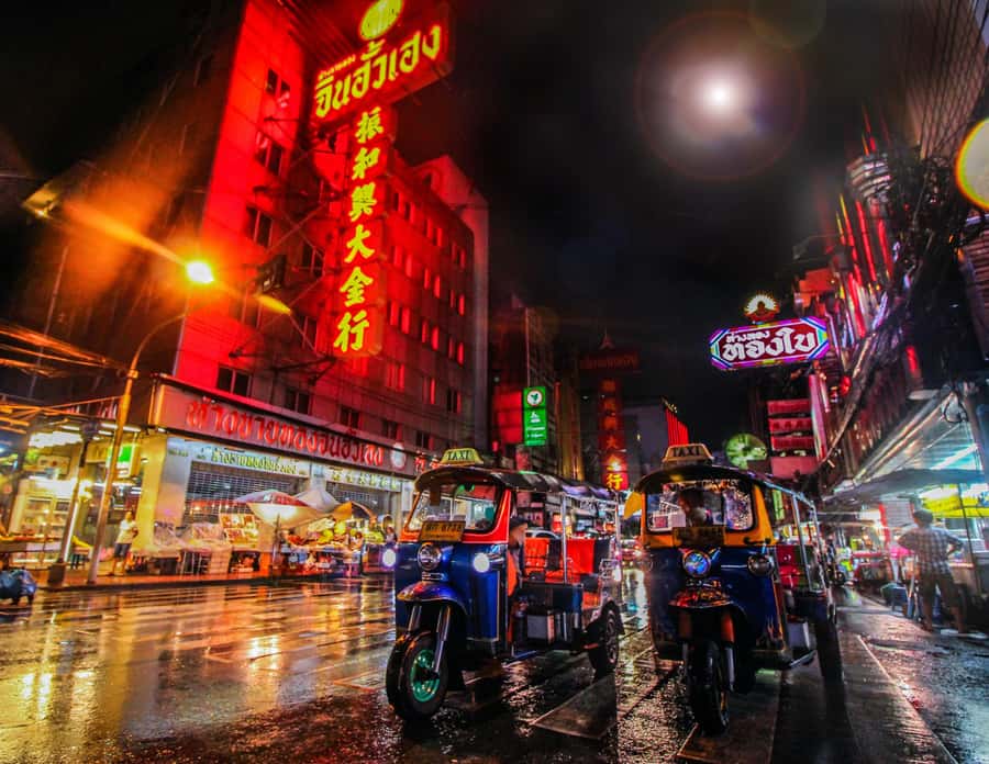 Bangkok: Chinatown by Night Walking Tour - Why Bangkok’s Chinatown Gate and street food work so well at night