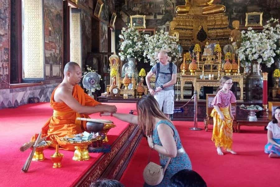 Bangkok: City Highlights and Landmarks Private Walking Tour - Shopping Strategy: How to Get Souvenirs Without Wasting Time