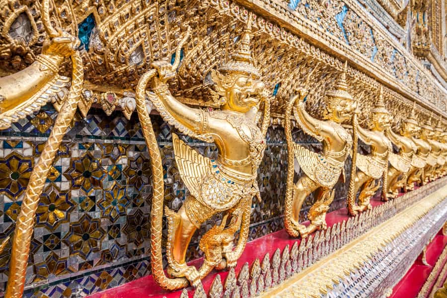 Bangkok: City Highlights Temple and Market Walking Tour - Markets After the Tour: Tha Tien as Your Launchpad