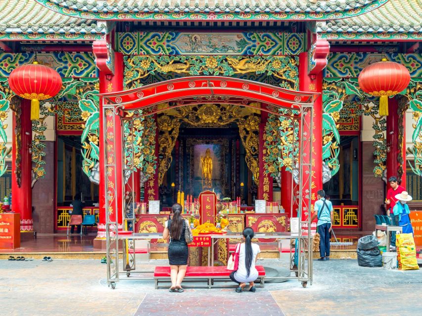 Bangkok: Discover a Taste of Chinatown – 2 Hr Walking Tour - Beyond the famous stalls: HKN Hong Kong Noodle and HAGOW Yaowarat