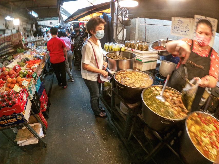 Bangkok: Discover a Taste of Chinatown – 2 Hr Walking Tour - Temples and temple etiquette: why the culture piece isn’t fluff