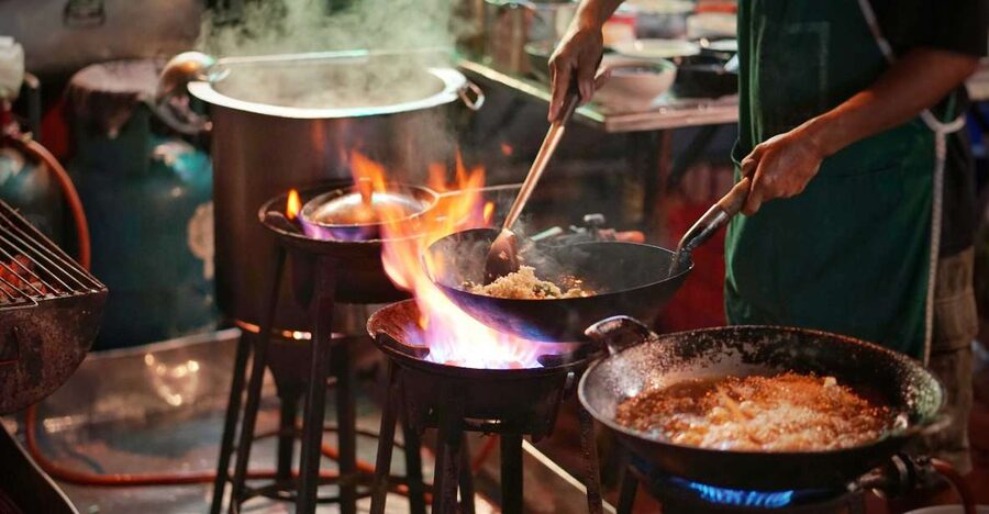 Bangkok: Discover a Taste of Chinatown – 2 Hr Walking Tour - Getting started at Wat Mangkon MRT Exit 3 without stress