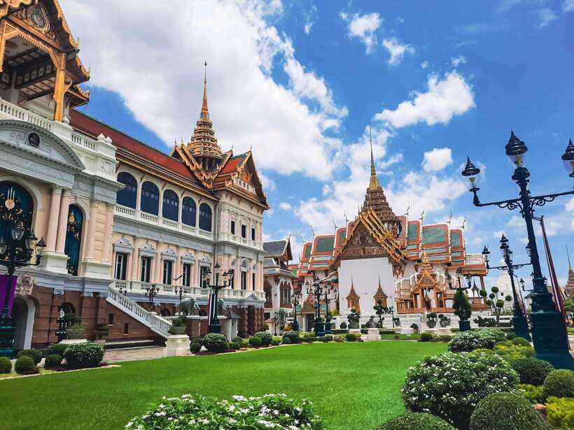 Bangkok: Grand Palace and Wat Phra Kaew Guided Walking Tour - Grand Palace: your guided hour of palace power and details