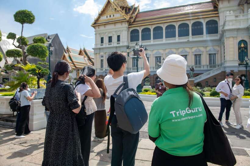Bangkok: Grand Palace and Wat Phra Kaew Guided Walking Tour - Wat Phra Kaew: the Emerald Buddha moment with respect