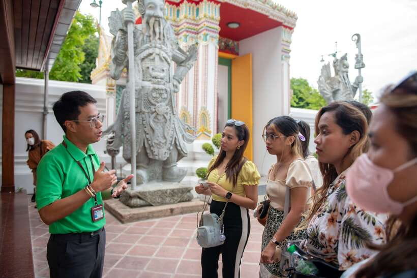 Bangkok: Wat Pho and Wat Arun Guided Walking Tour - What to bring for Bangkok heat and temple steps