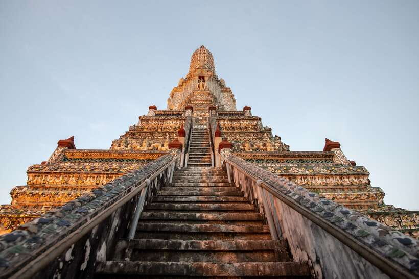 Bangkok: Wat Pho and Wat Arun Guided Walking Tour - Guides can make it: some standout styles you might experience
