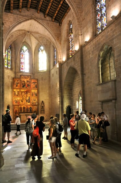 Barcelona 2-Hour Gothic Walking Tour - Start at Plaça Seu: the i symbol and getting oriented fast