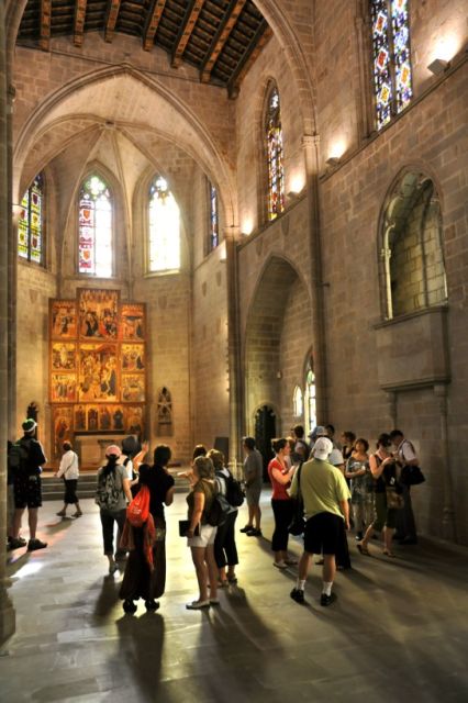 Barcelona 2-Hour Gothic Walking Tour - What to wear and how to pace yourself for a smooth 2 hours