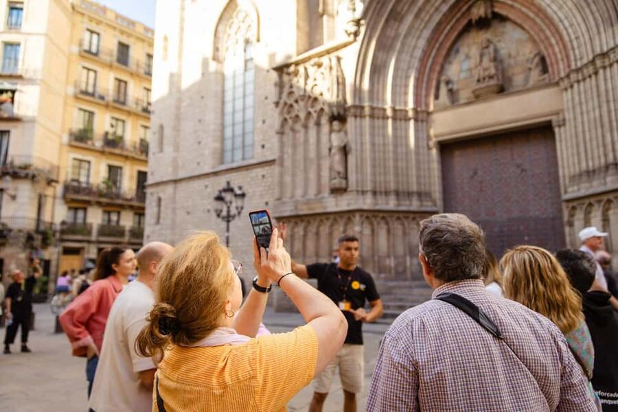 Barcelona: City Walking Tour with Local Guide - Barcelona Cathedral and La Casa de lArdiaca: Big Names, Tight Explanations